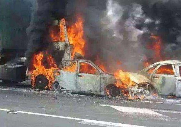 車(chē)輛發(fā)生火災(zāi)怎么辦？